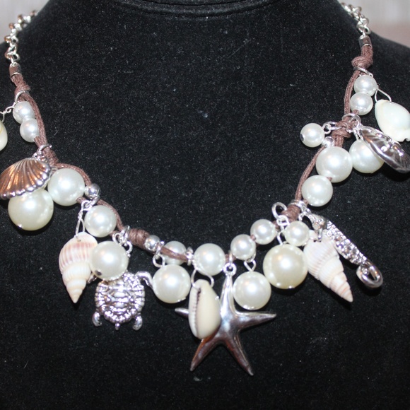 NWT Sea Life Charm Necklace, Turtle, Scallop Shell - Picture 2 of 4